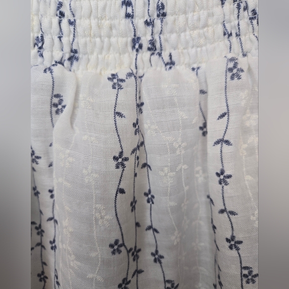 Umgee White Blouse with Navy Floral Design - Picture 4 of 5